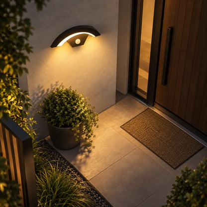 Curved LED Outdoor Wall Light | LumiArc