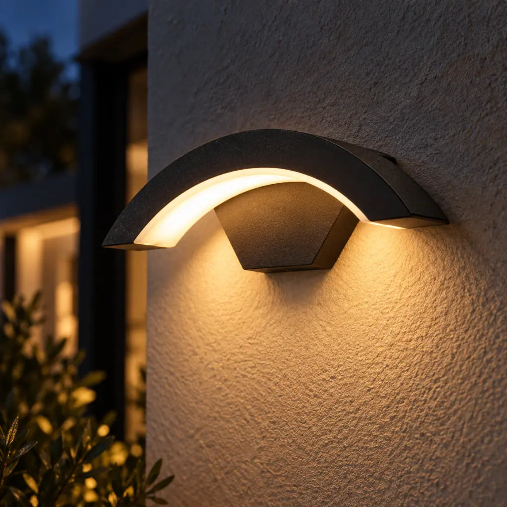 Curved LED Outdoor Wall Light | LumiArc