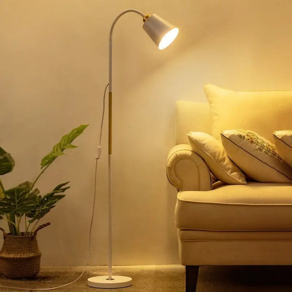 Standing Floor Lamp with Adjustable Lamp Head