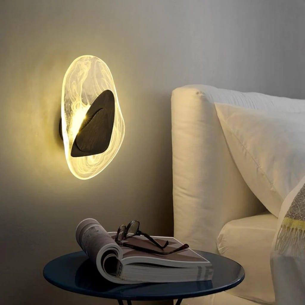 Crystal Glass Wall Sconce with Fluid Design Boldenn