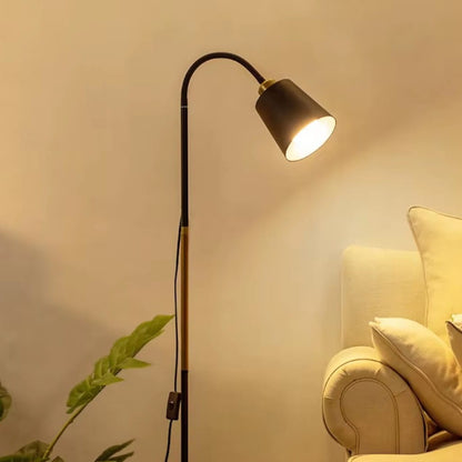 Standing Floor Lamp with Adjustable Lamp Head Boldenn